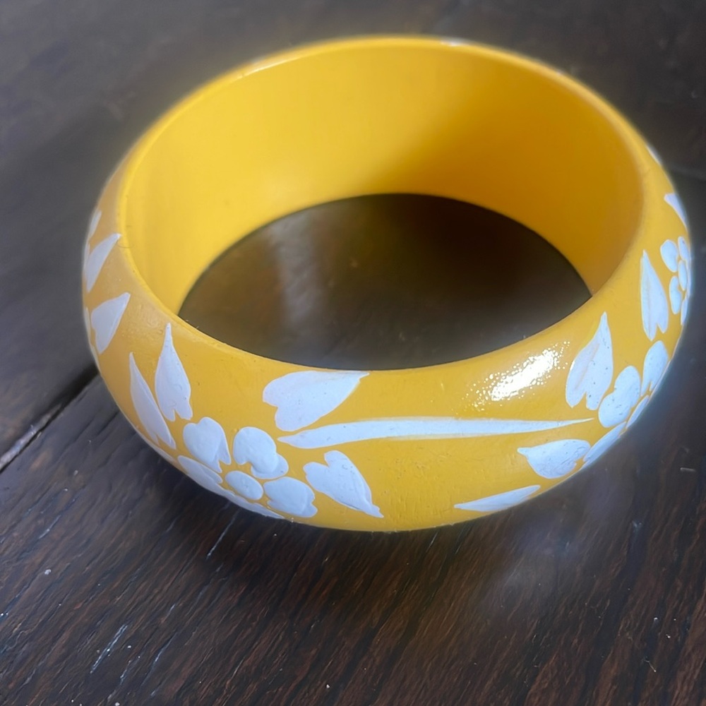 Vintage Yellow and white bangle bracelet